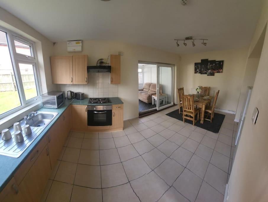 4 Bed Family Home With Secure Parking. Warwick Uni Coventry Buitenkant foto